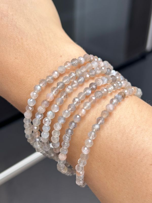 Grijze maansteen Armband 4mm facet geslepen (intuïtie, vrouwelijkheid, vruchtbaarheid)