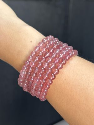 Aardbeienkwarts armband 6mm (laat genieten, rust, vreugde)