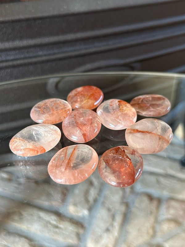 Hematoide kwarts trommelsteen (energie, zuiverend, helpt met manifesteren)