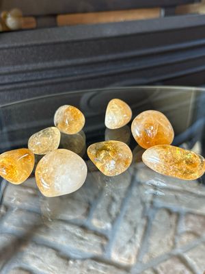 Citrien trommelsteen (zonnig, vrolijk, trekt geld aan)