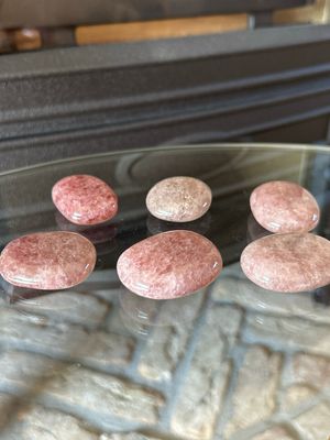 Aardbeienkwarts smooth stone (laat genieten, rust, vreugde)