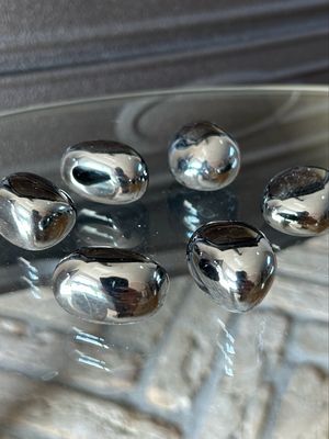 Hematiet trommelsteen (tegen verslaving en dwangstoornis, ontladend en beschermend) Hematiet trommelsteen (tegen verslaving en dwangstoornis, ontladend en beschermend)