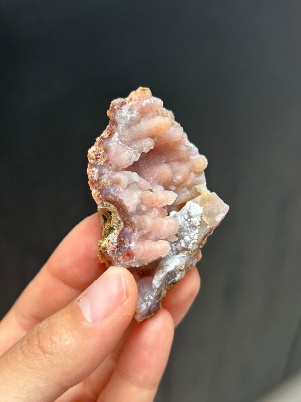 Groot stuk ruwe chalcedoon
