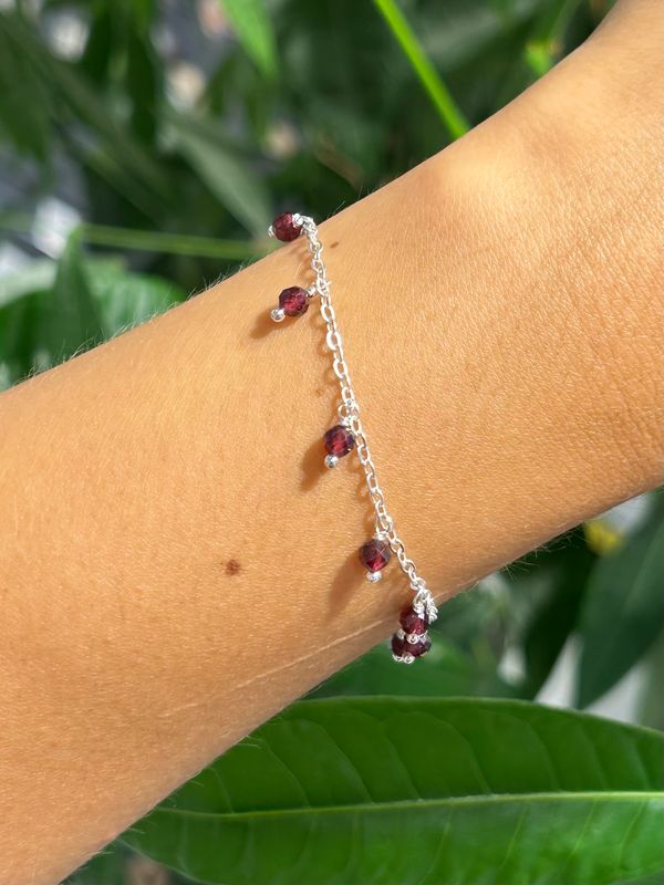 Chained armband granaat (zilver)