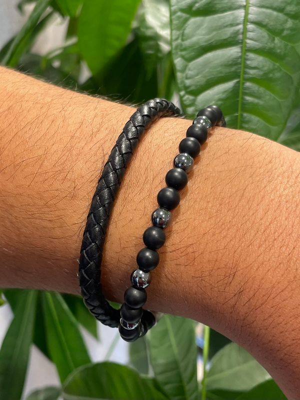 Black star armband (onyx) (pre-order)