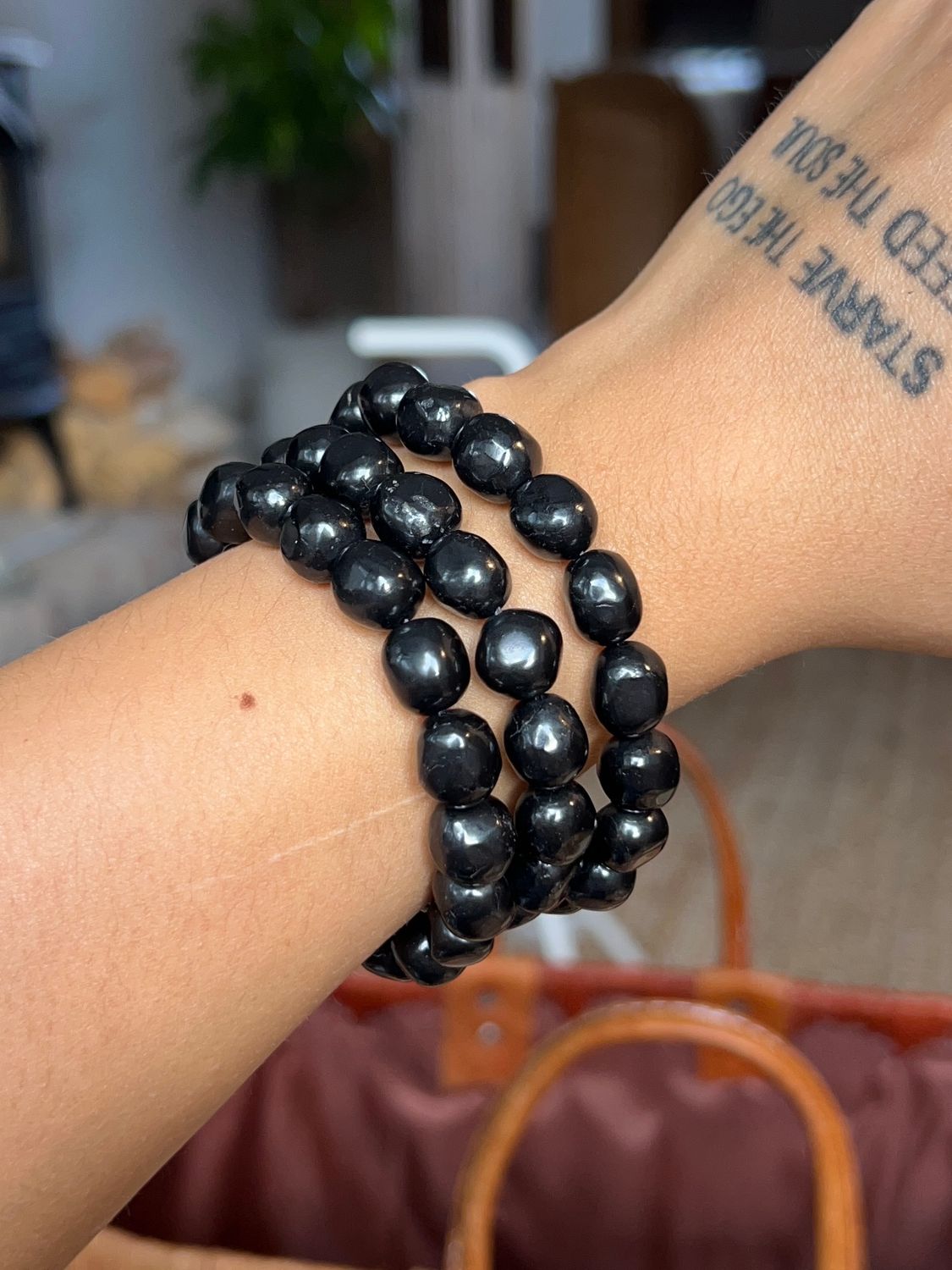 Grote getrommelde shungiet armband