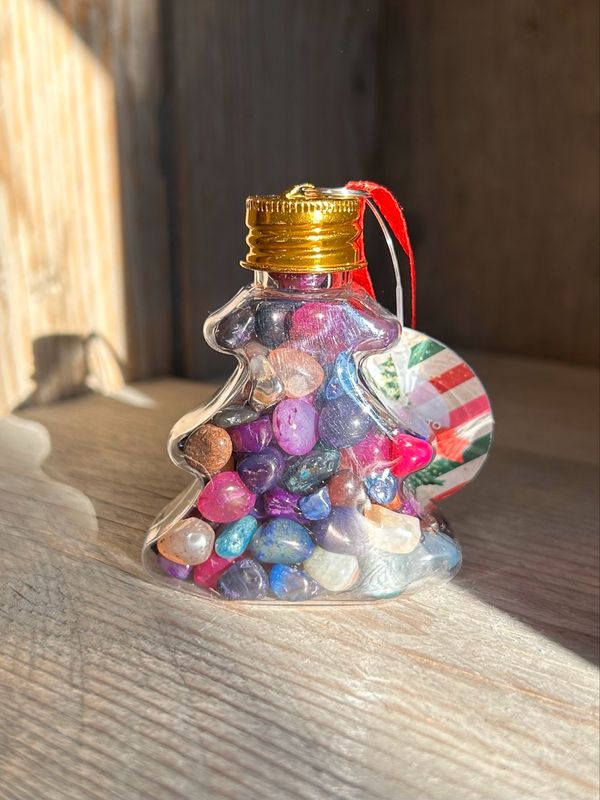 Kerstboompje gevuld met steentjes Kerstboompje gevuld met steentjes