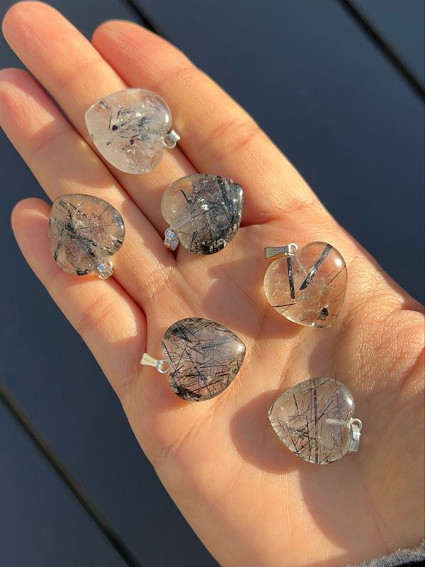 Zwarte toermalijn kwarts kettinghanger (hartje) Zwarte toermalijn kwarts kettinghanger (hartje)