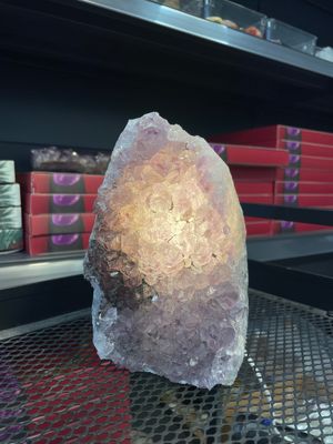 Grote amethist lamp (sfeerverlichting) Grote amethist lamp (sfeerverlichting)