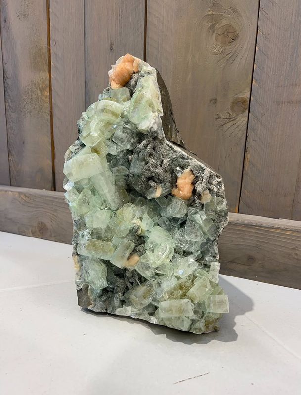 Grote apofyliet staander uit India Grote apofyliet staander uit India