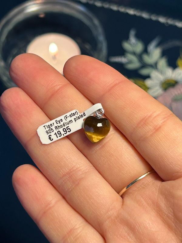 Tijgeroog facet geslepen ketting hangertje (925 zilver) Tijgeroog facet geslepen ketting hangertje (925 zilver)