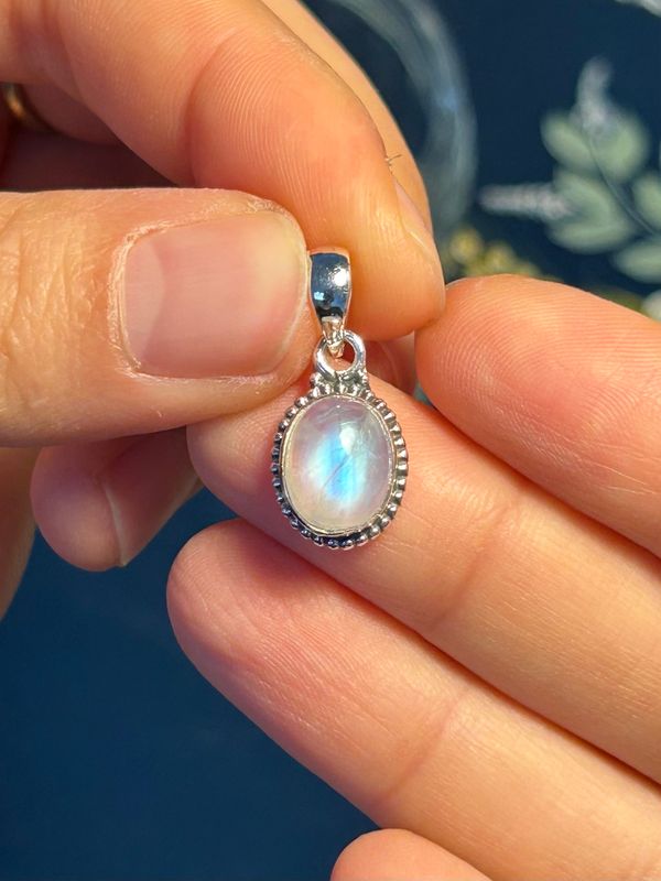 Regenboog maansteen ketting hanger (925 zilver) Regenboog maansteen ketting hanger (925 zilver)