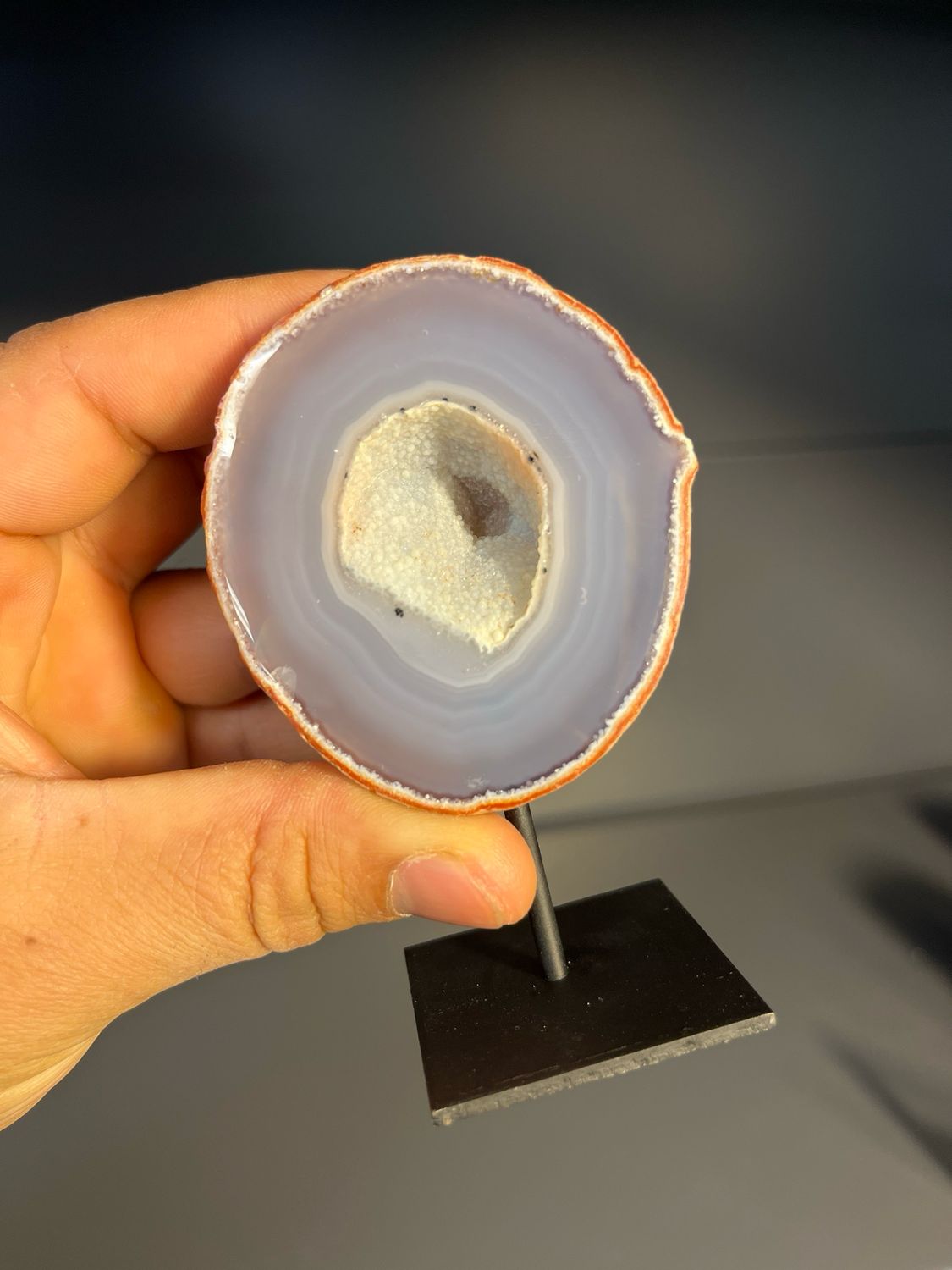 Kleine agaat op standaard