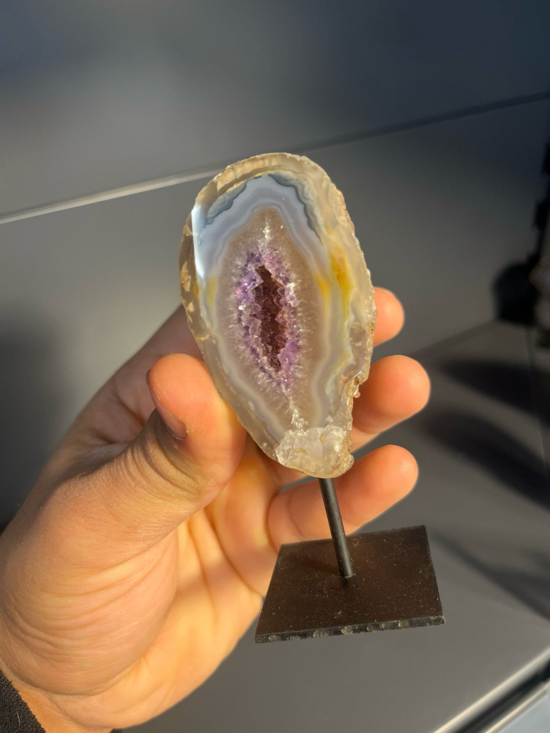 Kleine agaat op standaard