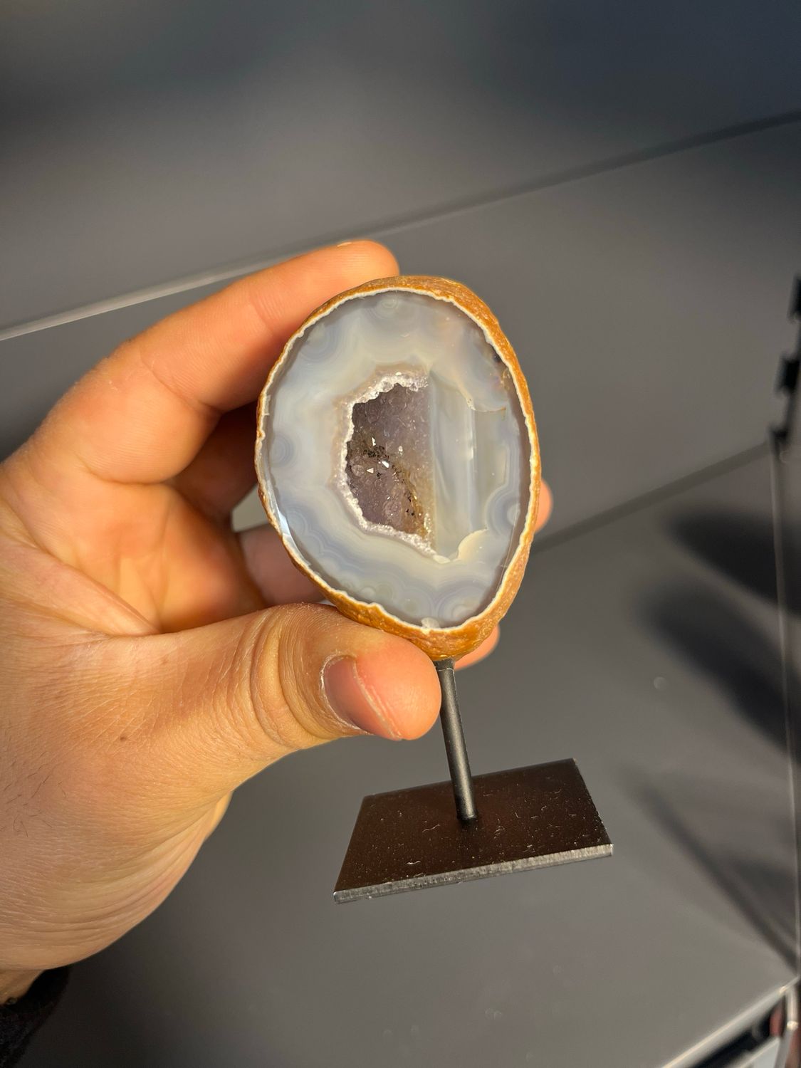 Kleine agaat op standaard