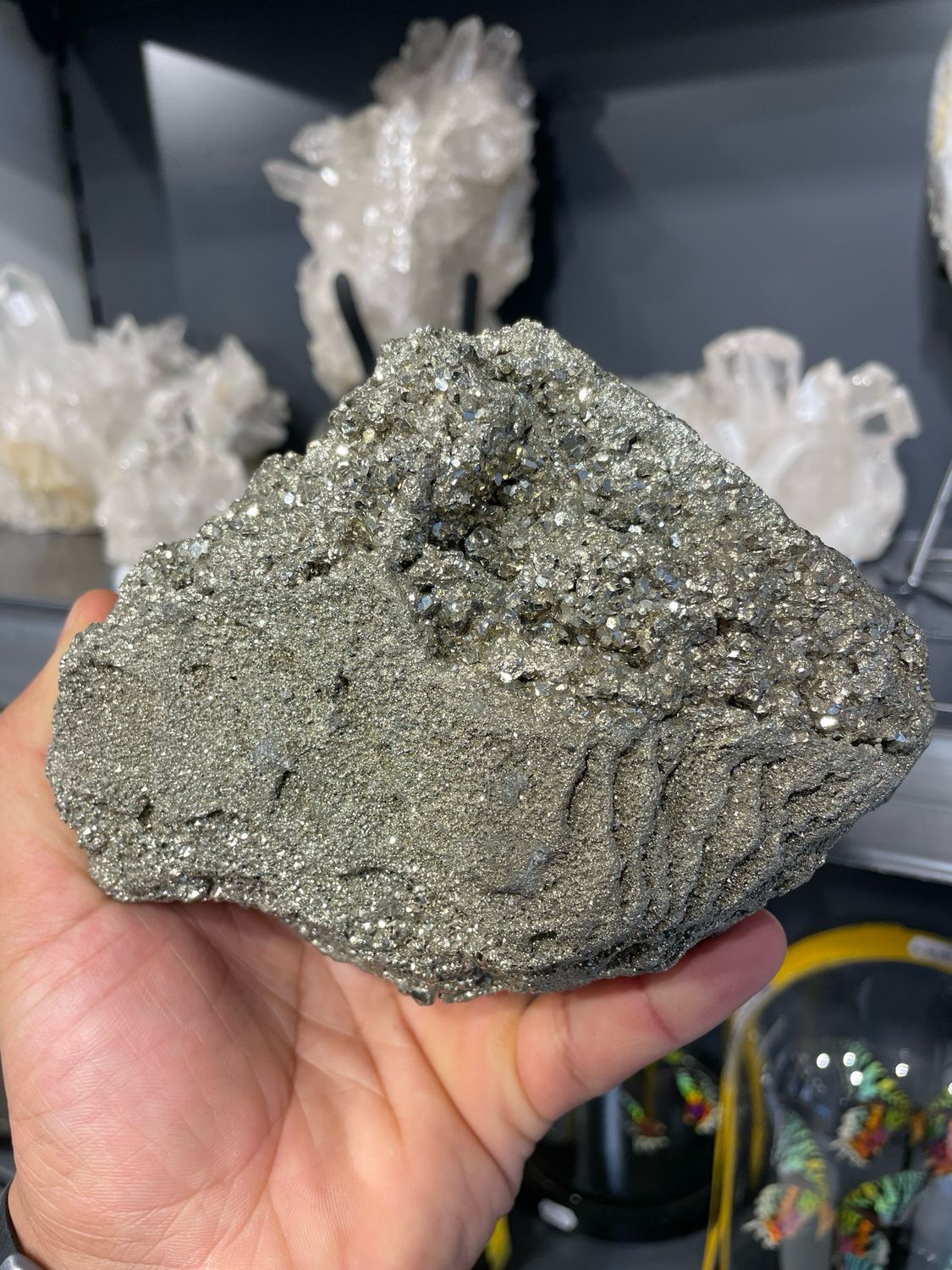 Groot stuk pyriet (peru) met standaard Groot stuk pyriet (peru) met standaard