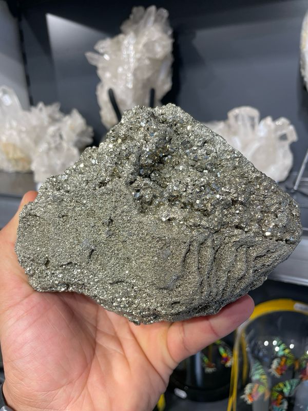 Groot stuk pyriet (peru) met standaard