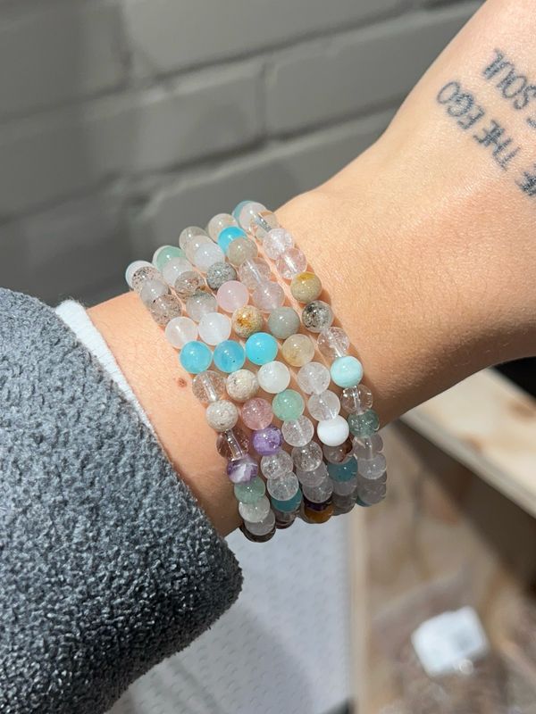 Kleurrijke mix van stenen armband 6mm (geweldig!) Kleurrijke mix van stenen armband 6mm (geweldig!)