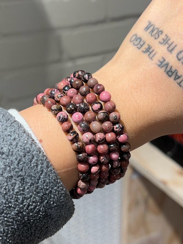 Rhodoniet armband 6mm (vergeving, kalmerend & vermindert stress) Rhodoniet armband 6mm (vergeving, kalmerend & vermindert stress)