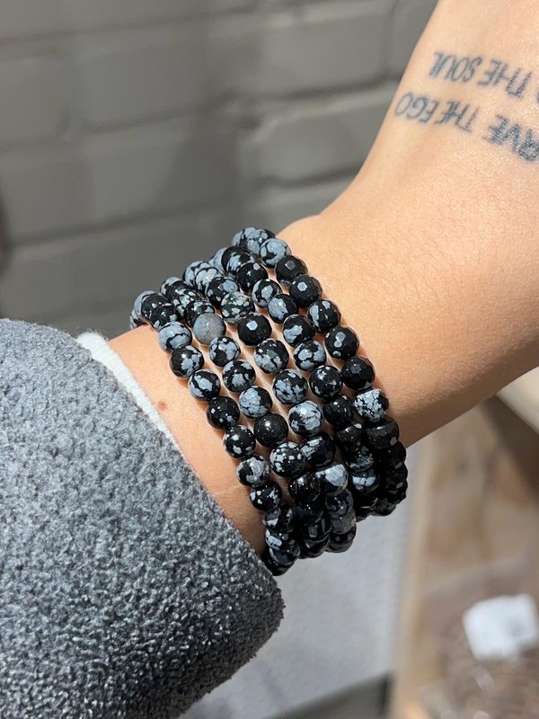 Sneeuwvlok obsidiaan (facet geslepen) 6mm (oud zeer naar boven halen, laat energie weer stromen) Sneeuwvlok obsidiaan (facet geslepen) 6mm (oud zeer naar boven halen, laat energie weer stromen)