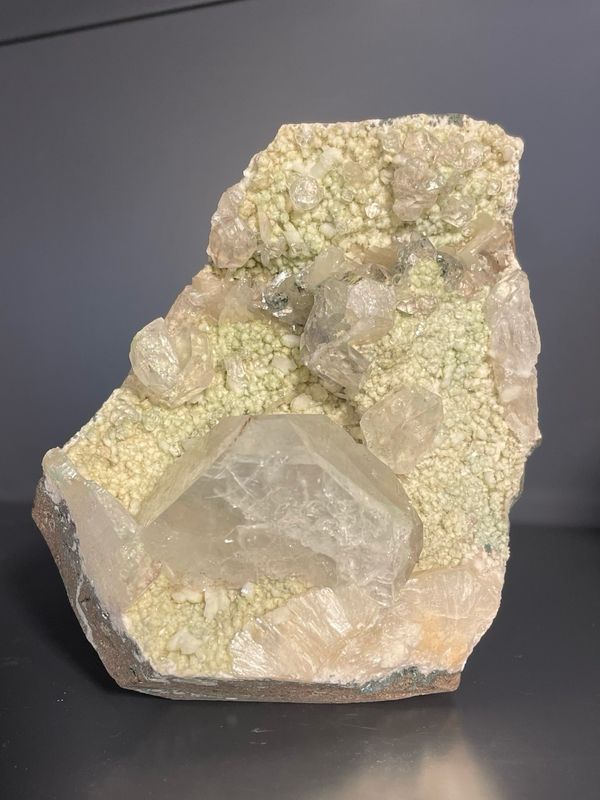 Apofyliet kristallen op matrix Apofyliet kristallen op matrix