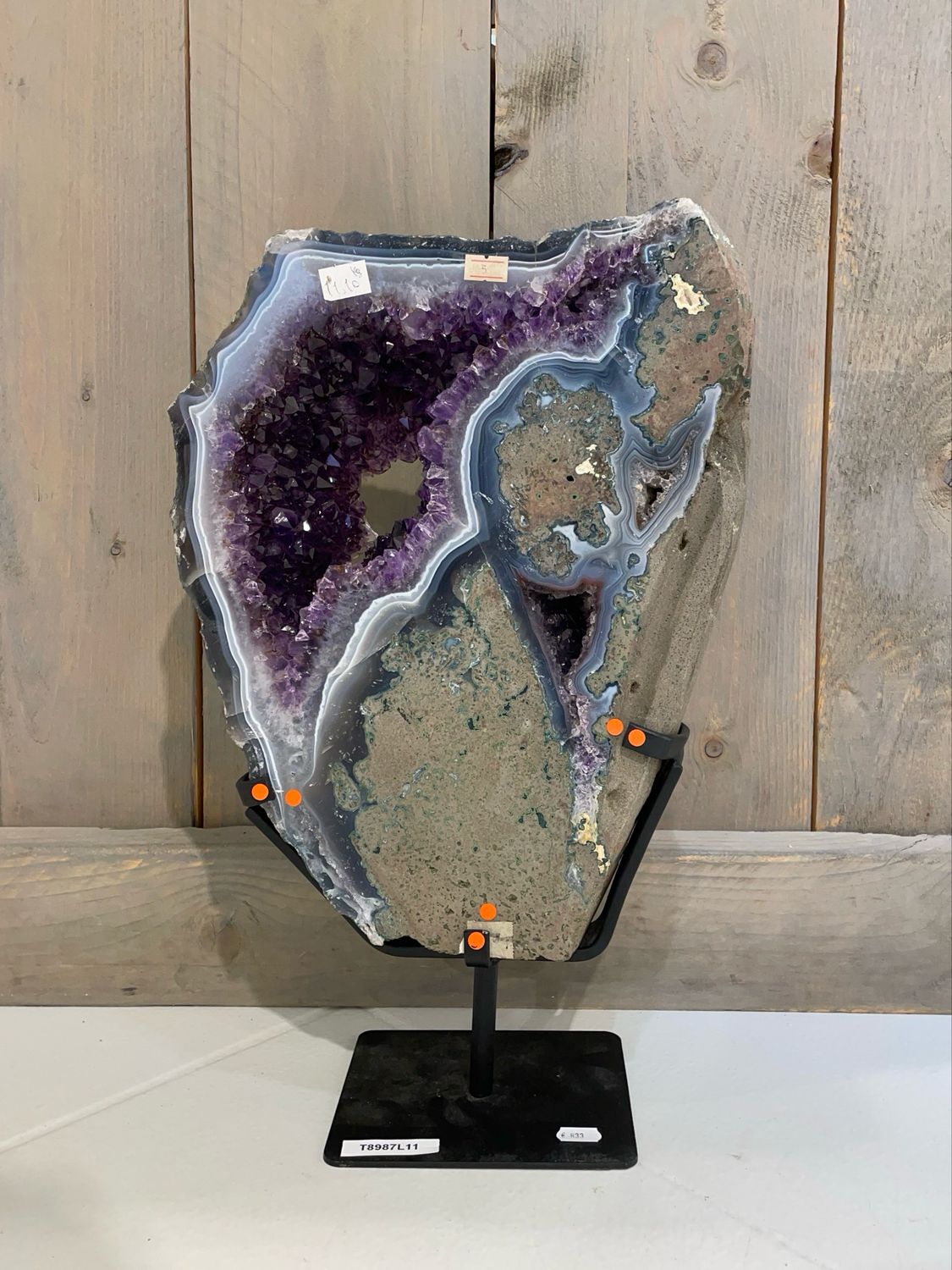 Pronkstuk van 11,1KG (amethist) op standaard Pronkstuk van 11,1KG (amethist) op standaard