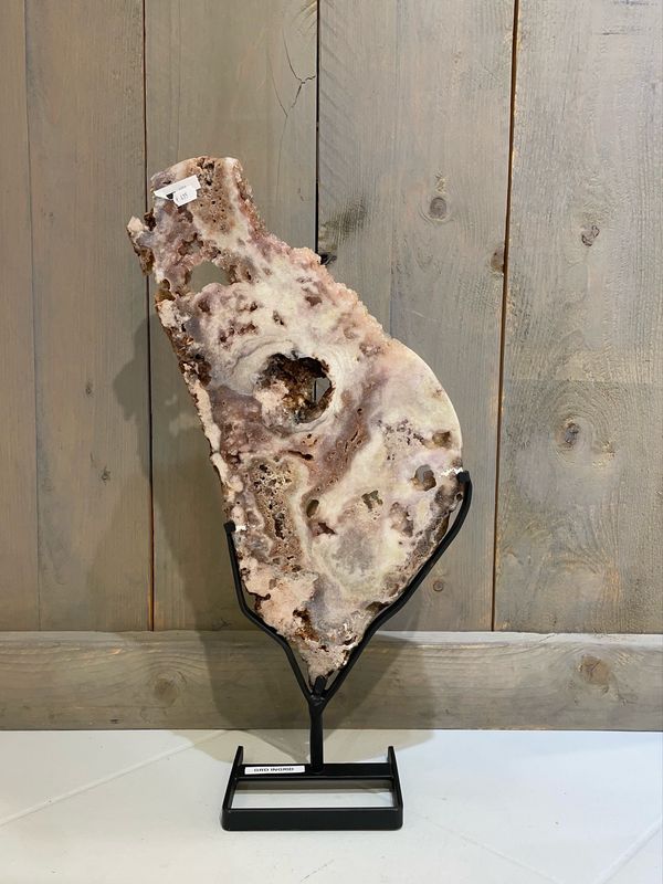 4,1kg roze amethist op standaard 4,1kg roze amethist op standaard