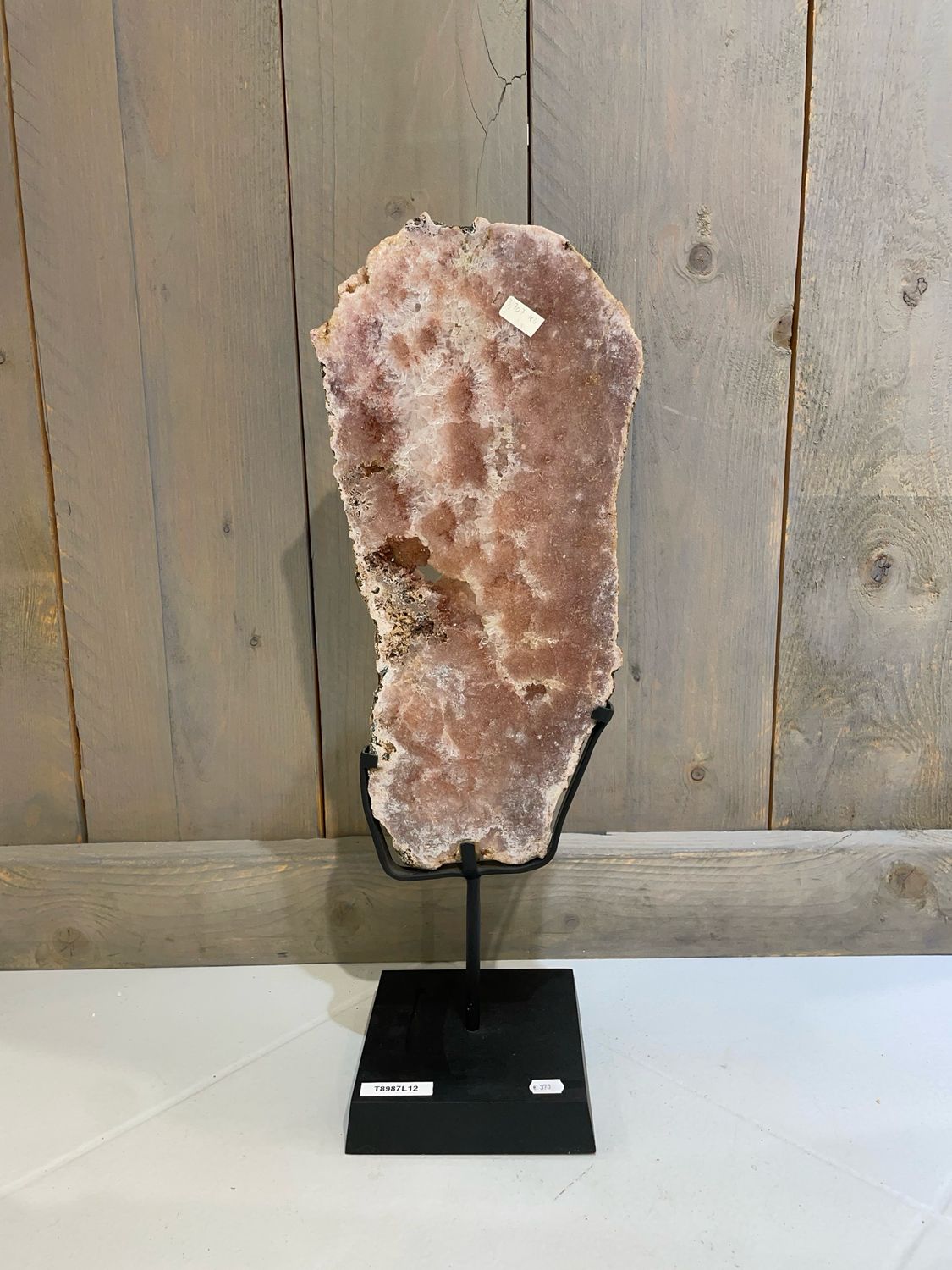 3,7kg roze amethist op standaard 3,7kg roze amethist op standaard