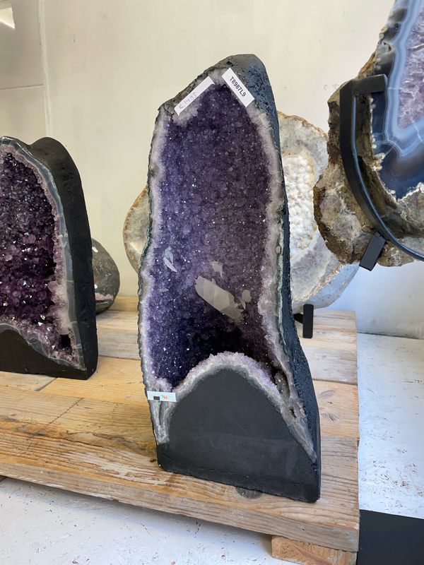 23,9KG Amethis kathedraal (met calciet) 23,9KG Amethis kathedraal (met calciet)