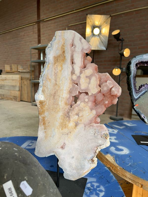 4,5kg roze amethist op standaard