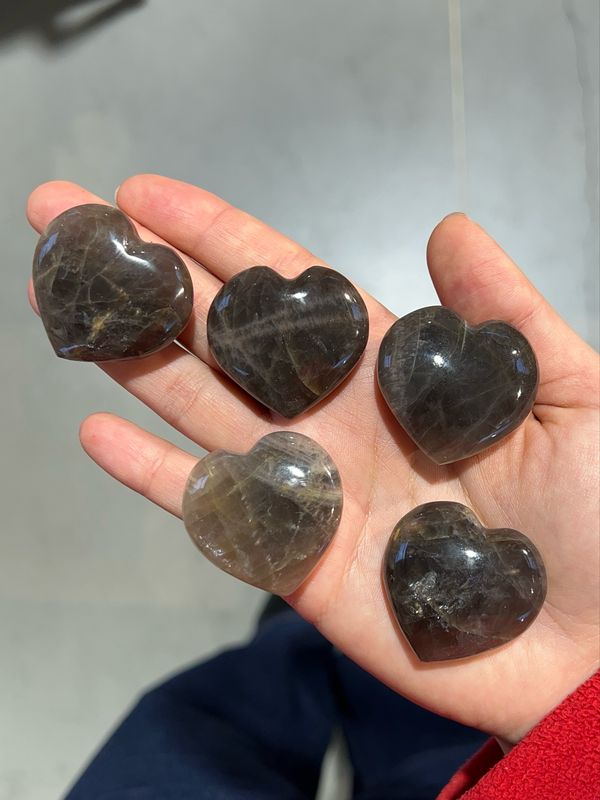 Zwarte maansteen hart 35mm, Madagaskar Zwarte maansteen hart 35mm, Madagaskar