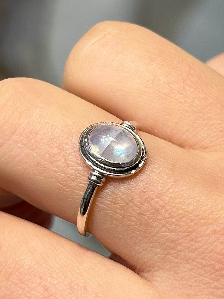 Regenboog maansteen ring zilver/rhodium (maat 18) Regenboog maansteen ring zilver/rhodium (maat 18)