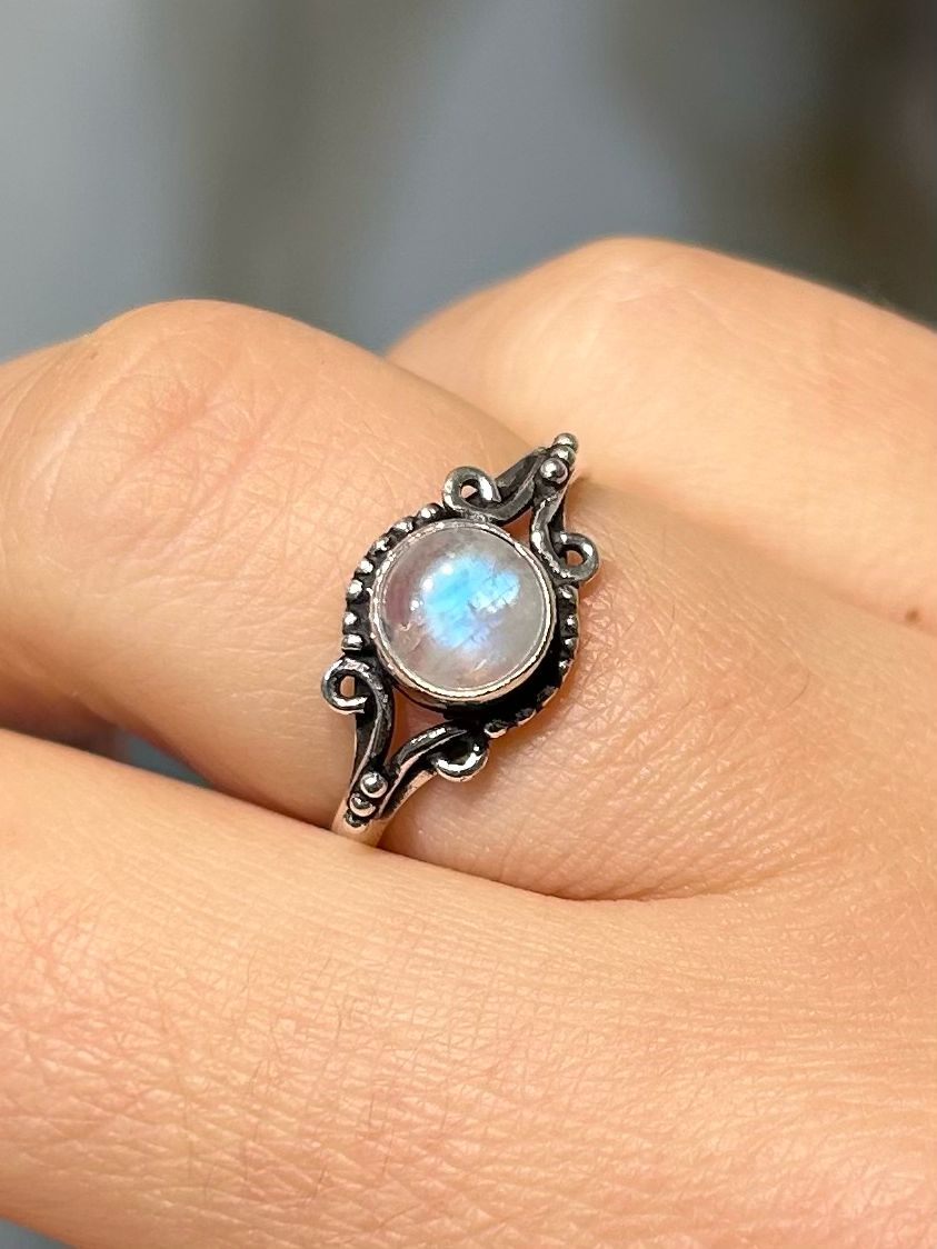 Regenboog maansteen ring zilver 925 (maat 16,5) Regenboog maansteen ring zilver 925 (maat 16,5)