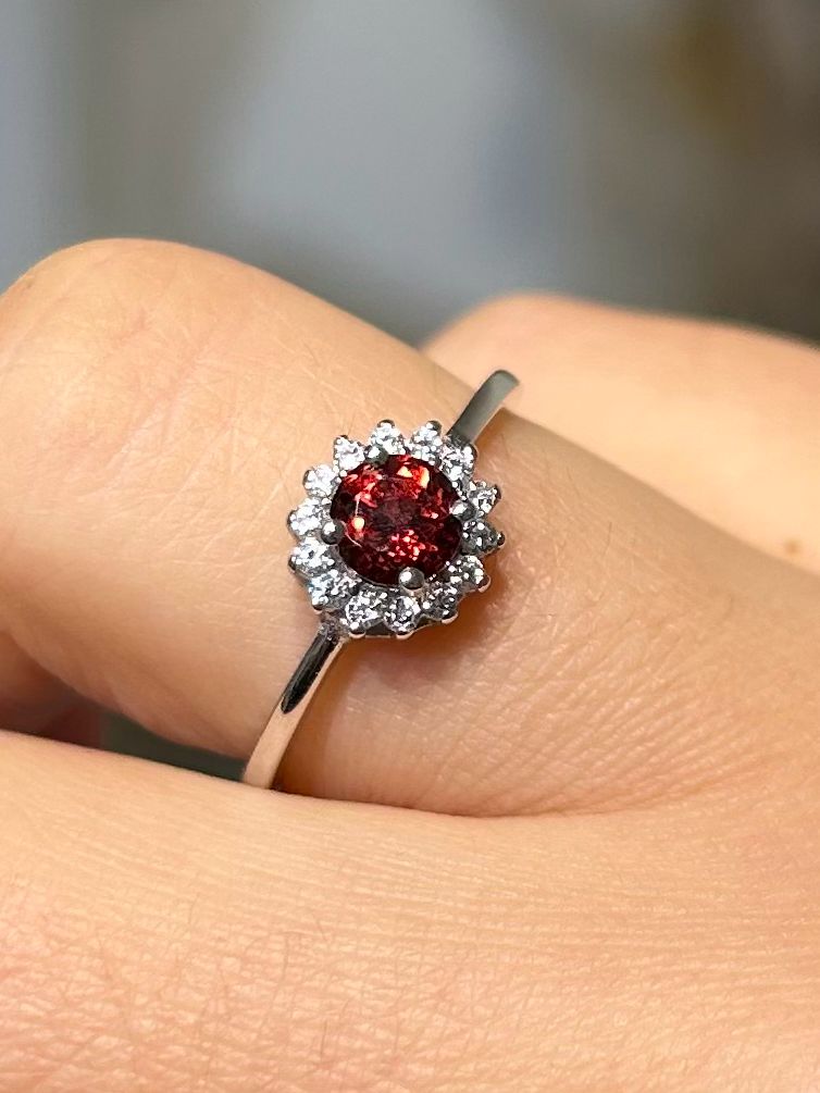 Granaat ring zilver/rhodium (maat 17,5) Granaat ring zilver/rhodium (maat 17,5)