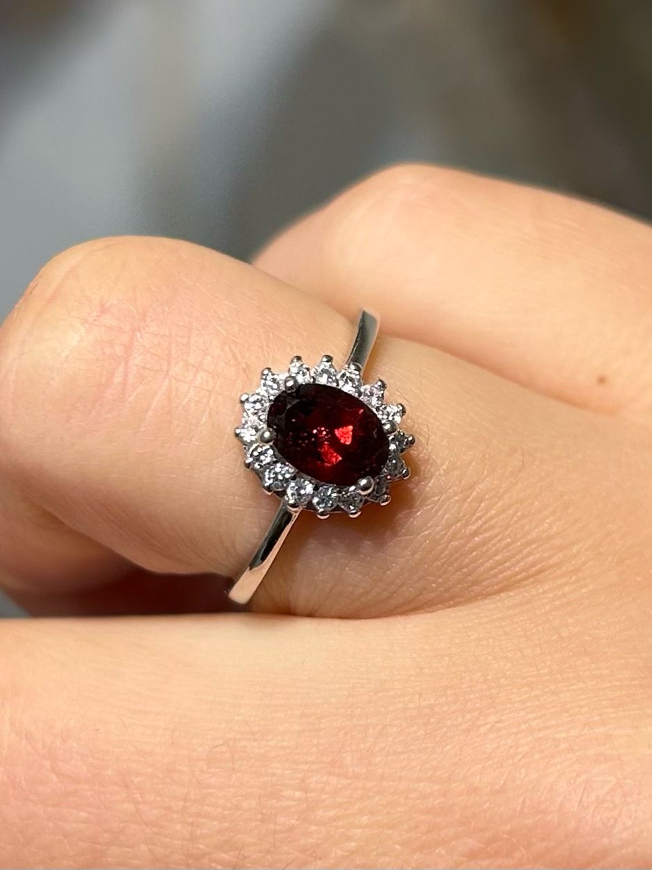 Granaat ring zilver/rhodium (maat 18) Granaat ring zilver/rhodium (maat 18)