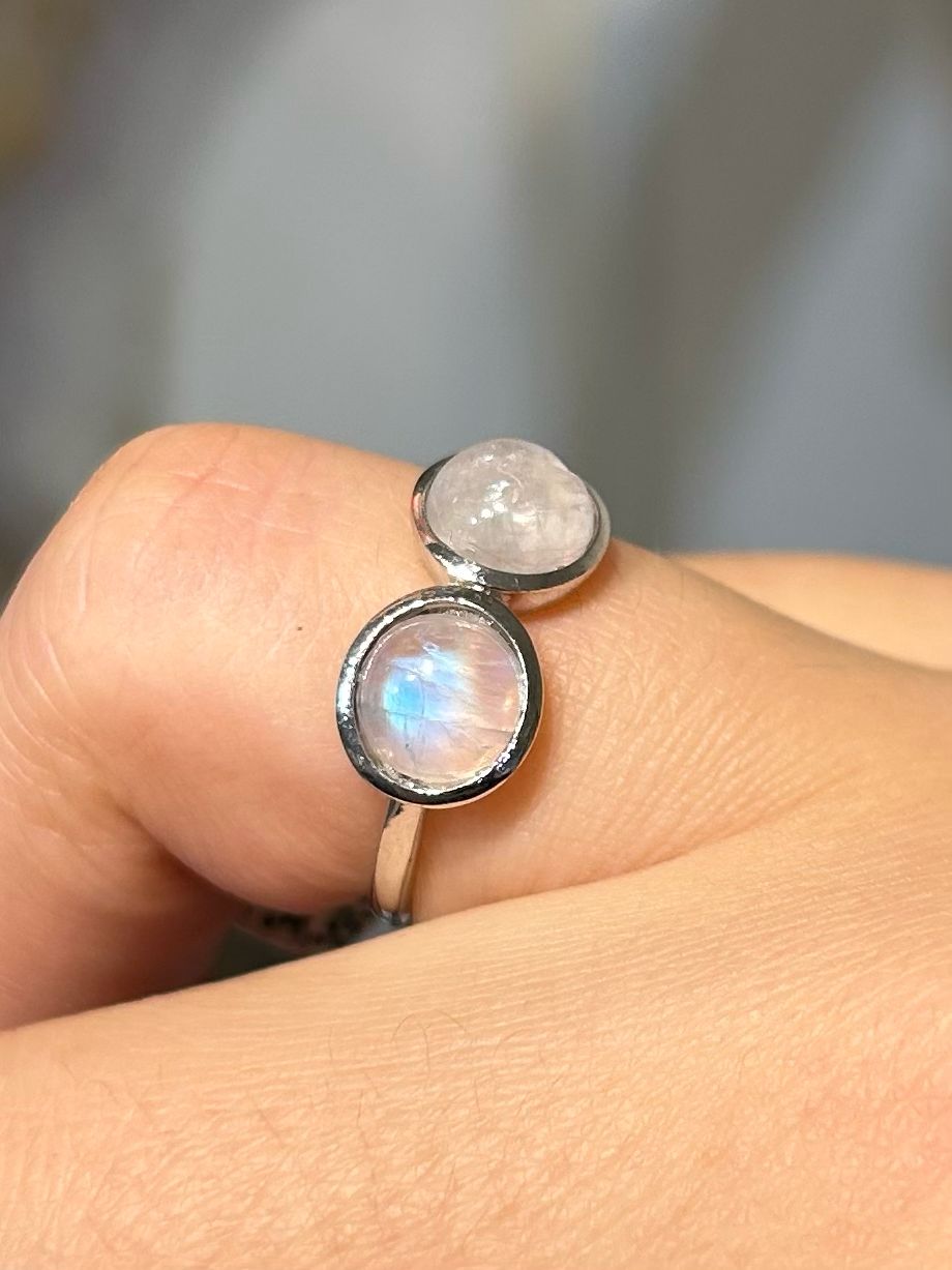 Duo regenboog maansteen ring 925 zilver (maat 16,5) Duo regenboog maansteen ring 925 zilver (maat 16,5)