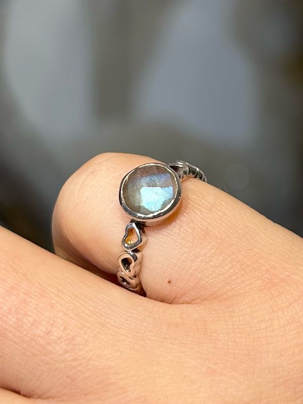 Labradoriet hartjes ring zilver/rhodium (maat 15,75)