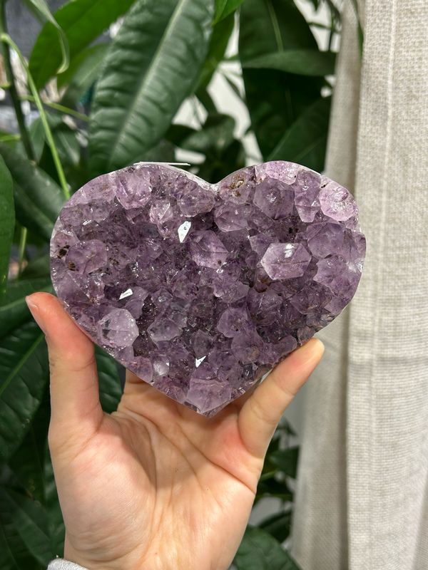 #83 ruw amethist hart