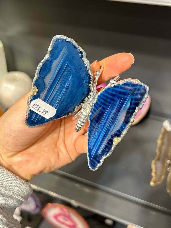 Blauw gekleurde vlinder van agaat