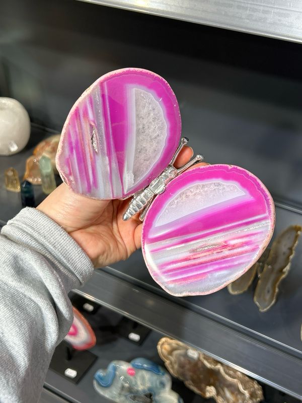 Grote roze gekleurde vlinder van agaat