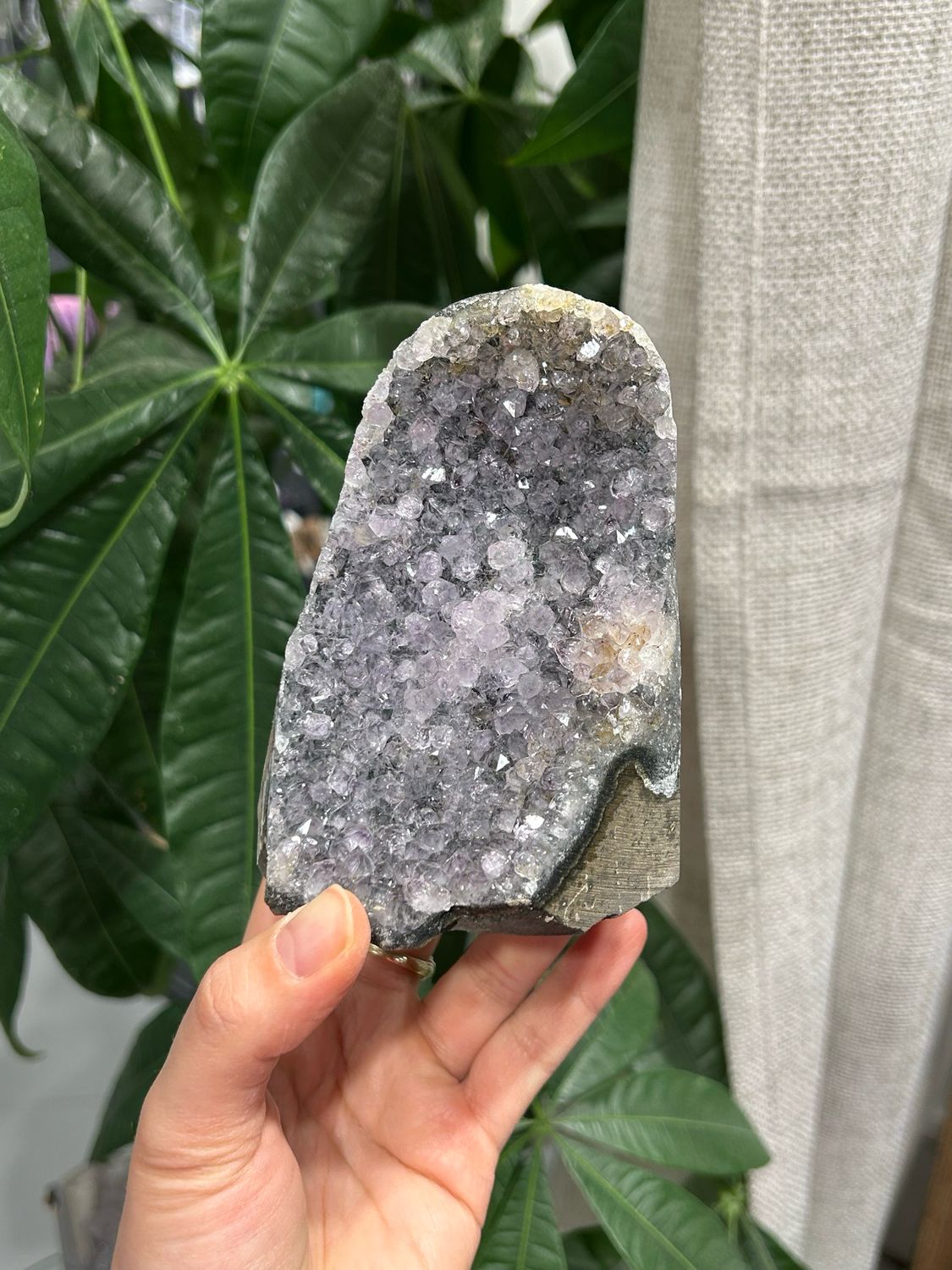 #28 Ruwe amethist staander