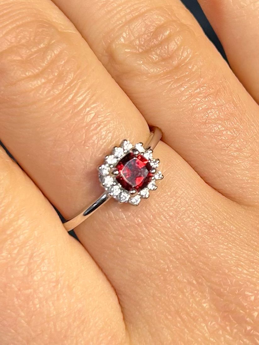 Granaat ring 925 zilver (maat 17,5) Granaat ring 925 zilver (maat 17,5)