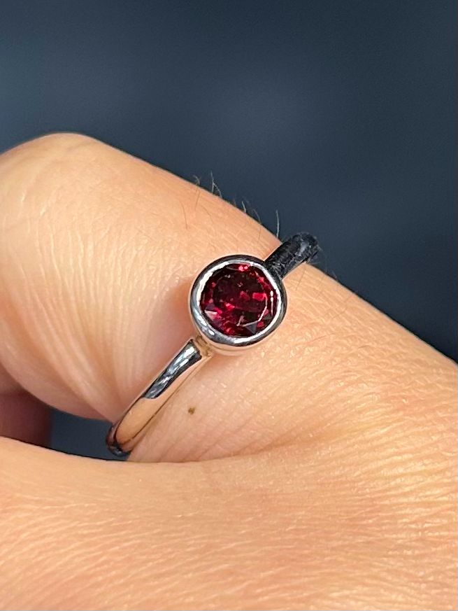Granaat ring zilver 925 (maat 15,9) Granaat ring zilver 925 (maat 15,9)
