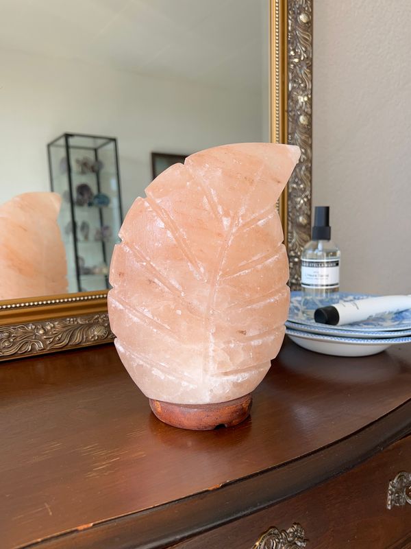 Himalaya zoutlamp blad vorm (inclusief schakelaar + bolletje) Himalaya zoutlamp blad vorm (inclusief schakelaar + bolletje)