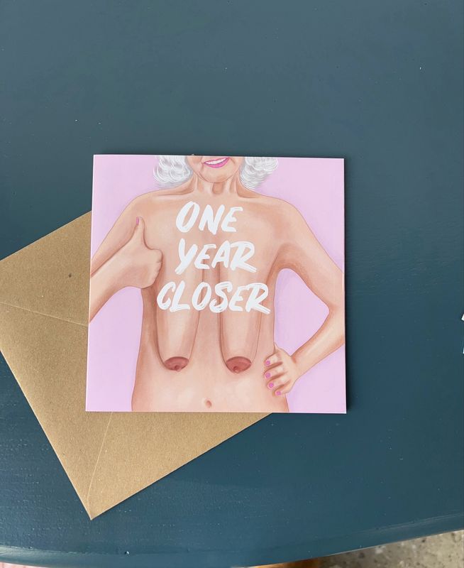 Verjaardagskaart (One year closer) + envelop ✉️ Verjaardagskaart (One year closer) + envelop ✉️