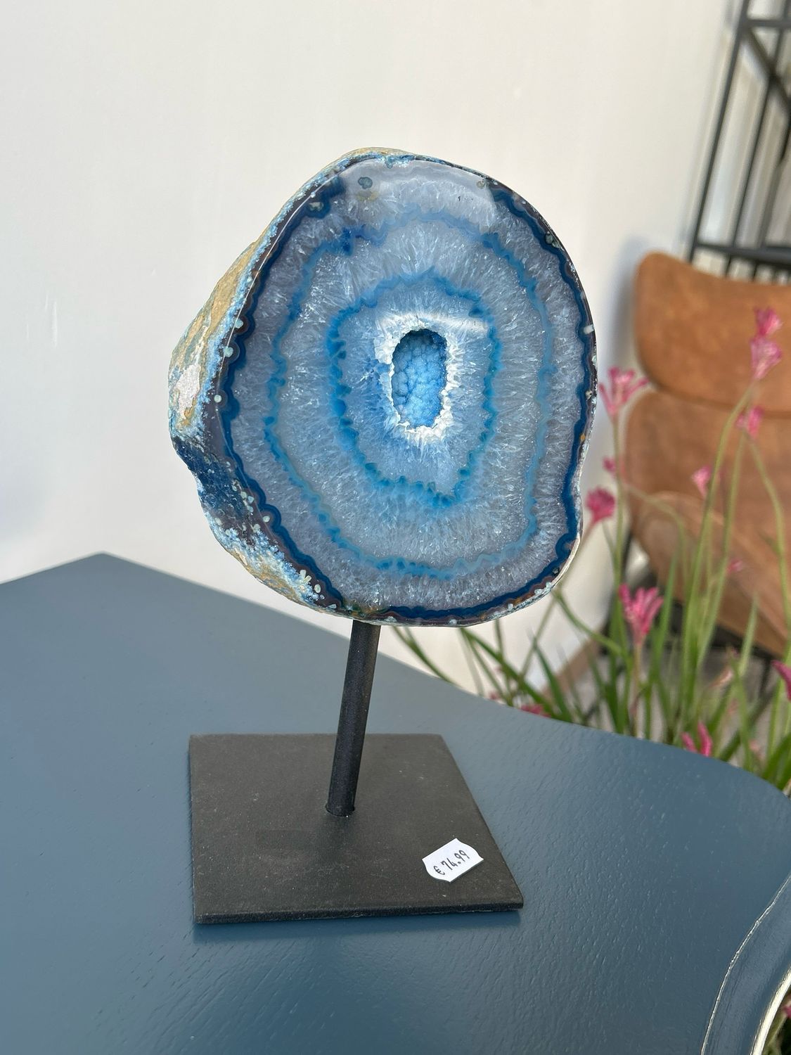 Grote blauwe agaat op standaard