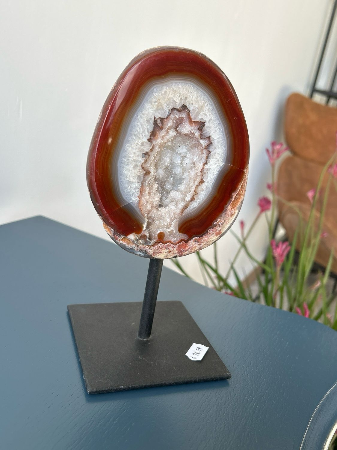 Grote rode agaat op standaard