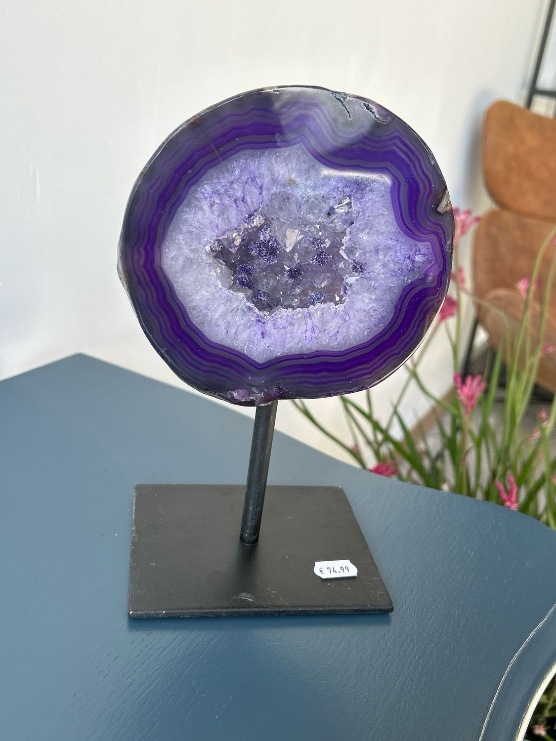 Grote paarse agaat op standaard