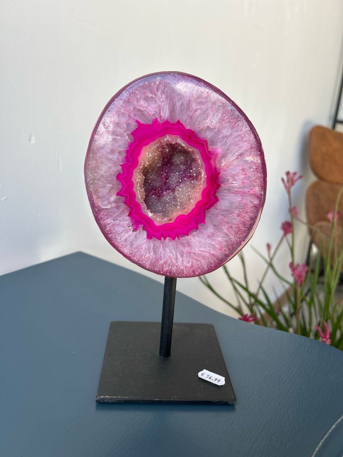 Grote roze agaat op standaard