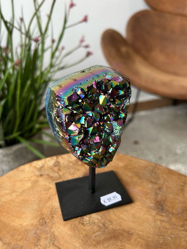 Titanium aura (op amethist)